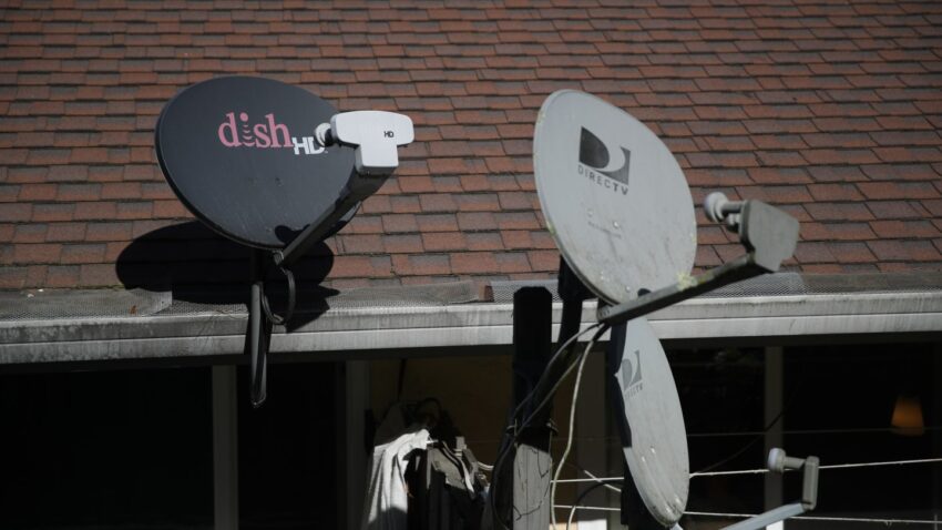 DirecTV akan Membeli Dish, Sling TV dalam Penggabungan TV Satelit