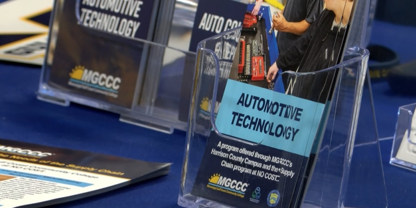 MGCCC menyelenggarakan pameran teknologi otomotif, menghubungkan mahasiswa dengan profesional