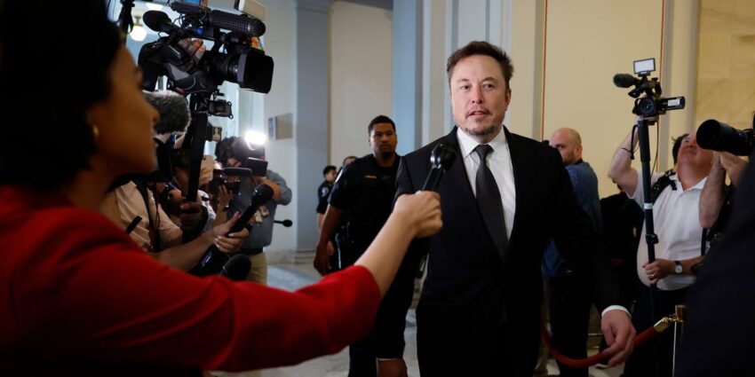 Musk Dorong Efisiensi Federal, tapi Privatisasi Membawa Masalah