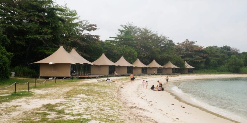 Saya Menginap di Tenda Mewah di Pulau Terpencil di Singapura