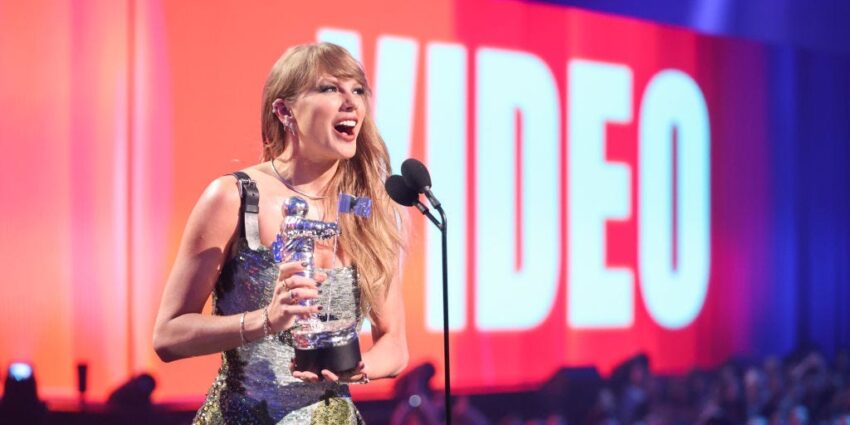 Taylor Swift Dorong Pemilih untuk Mendaftar dalam Pidato Penerimaan VMA